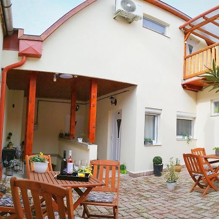 Varfal Apartman Eger Extérieur photo