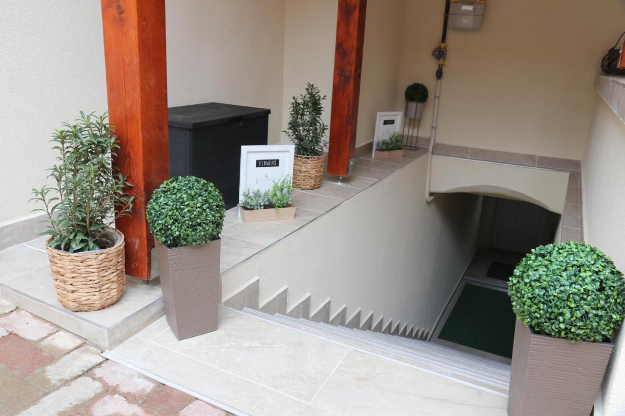 Varfal Apartman Eger Extérieur photo
