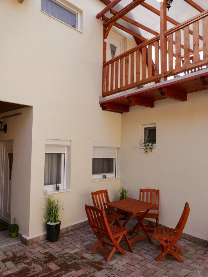 Varfal Apartman Eger Extérieur photo