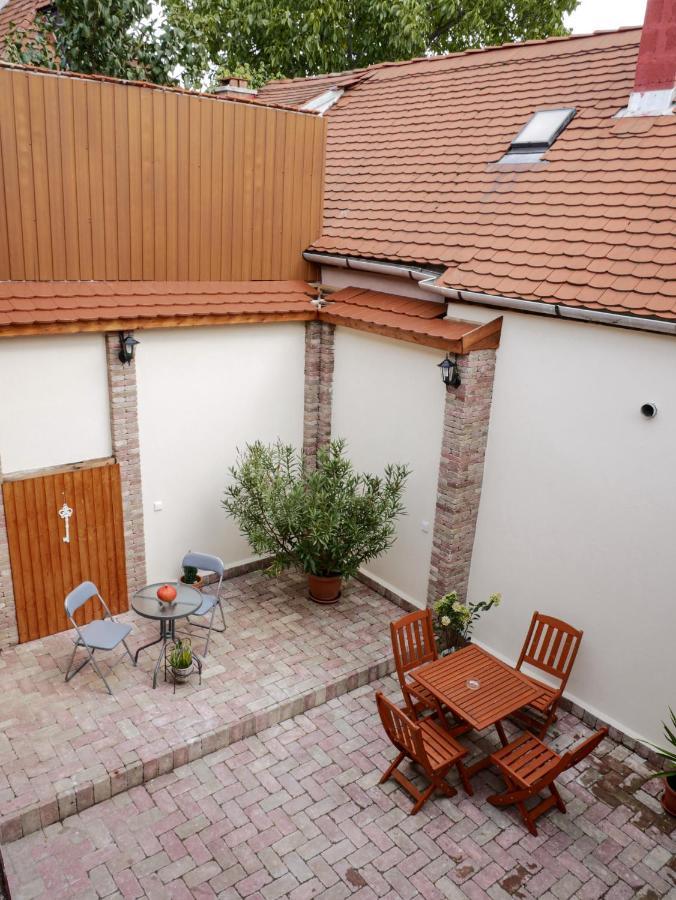 Varfal Apartman Eger Extérieur photo