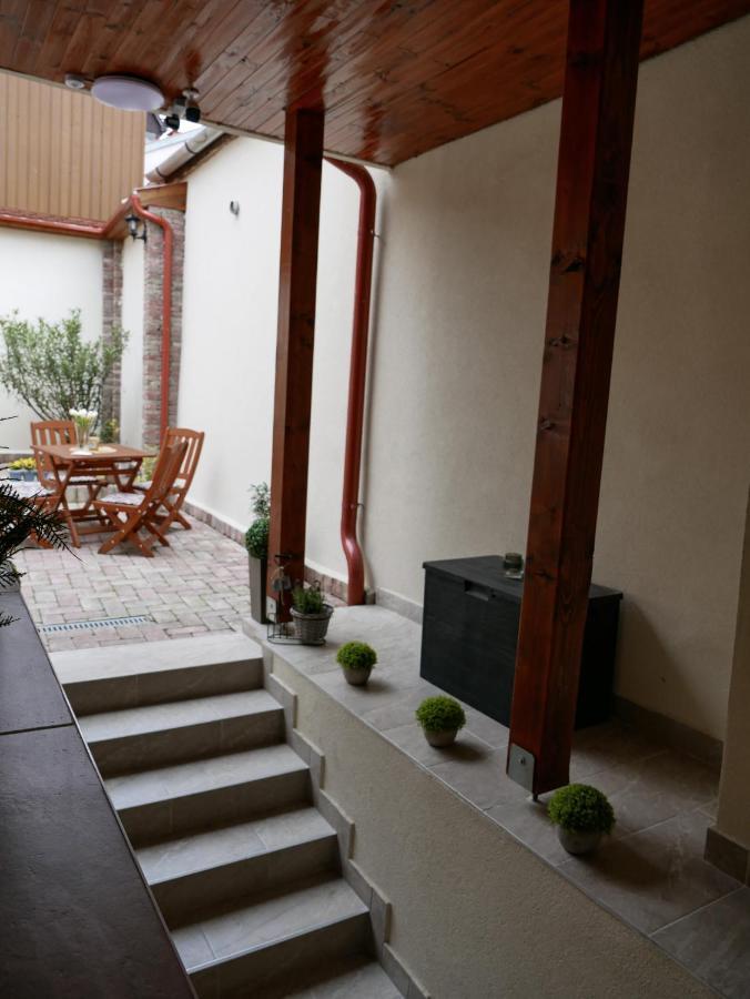 Varfal Apartman Eger Extérieur photo