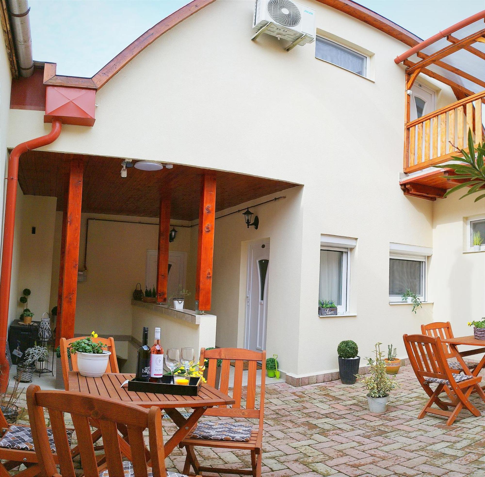 Varfal Apartman Eger Extérieur photo