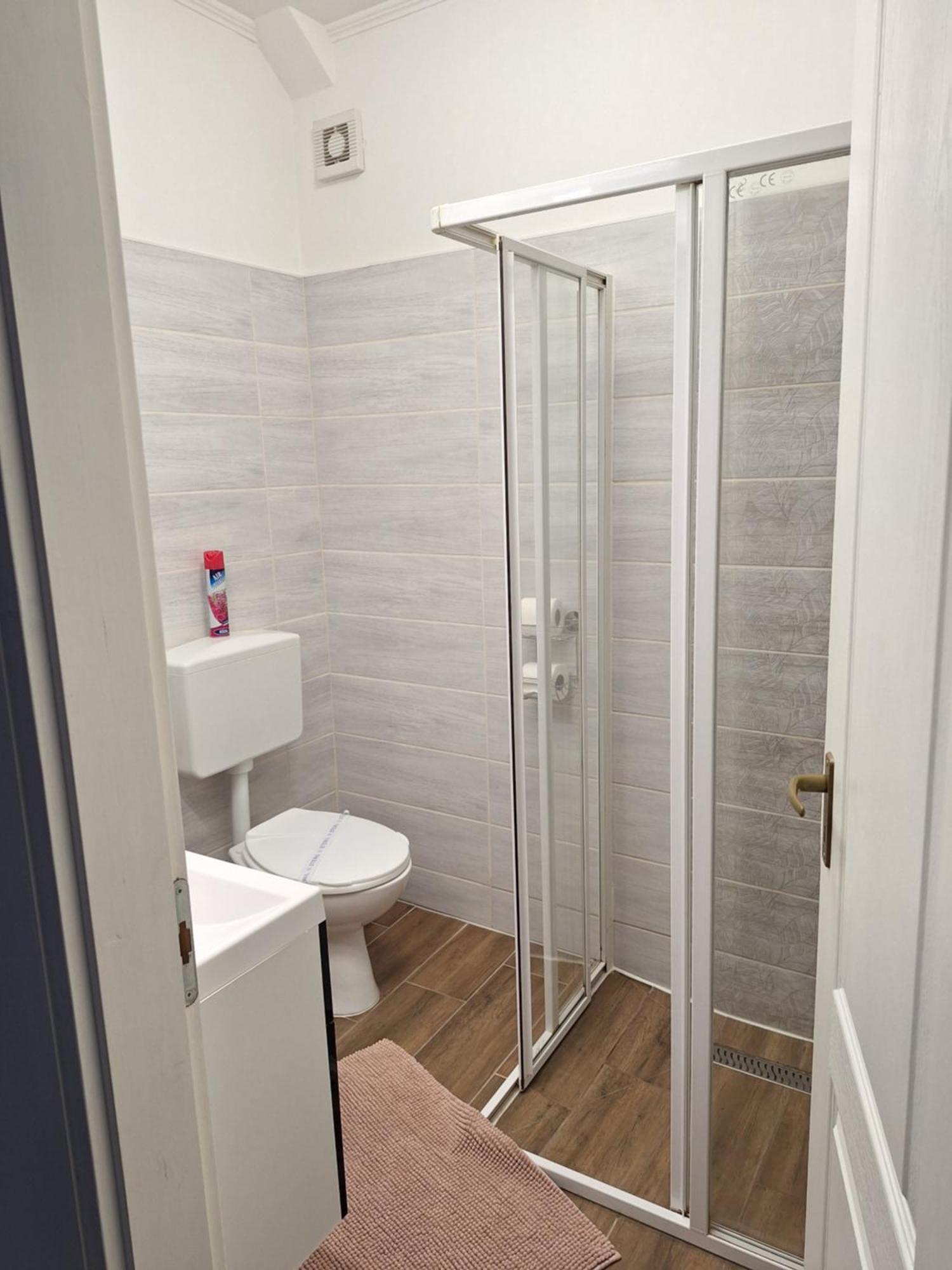 Varfal Apartman Eger Extérieur photo