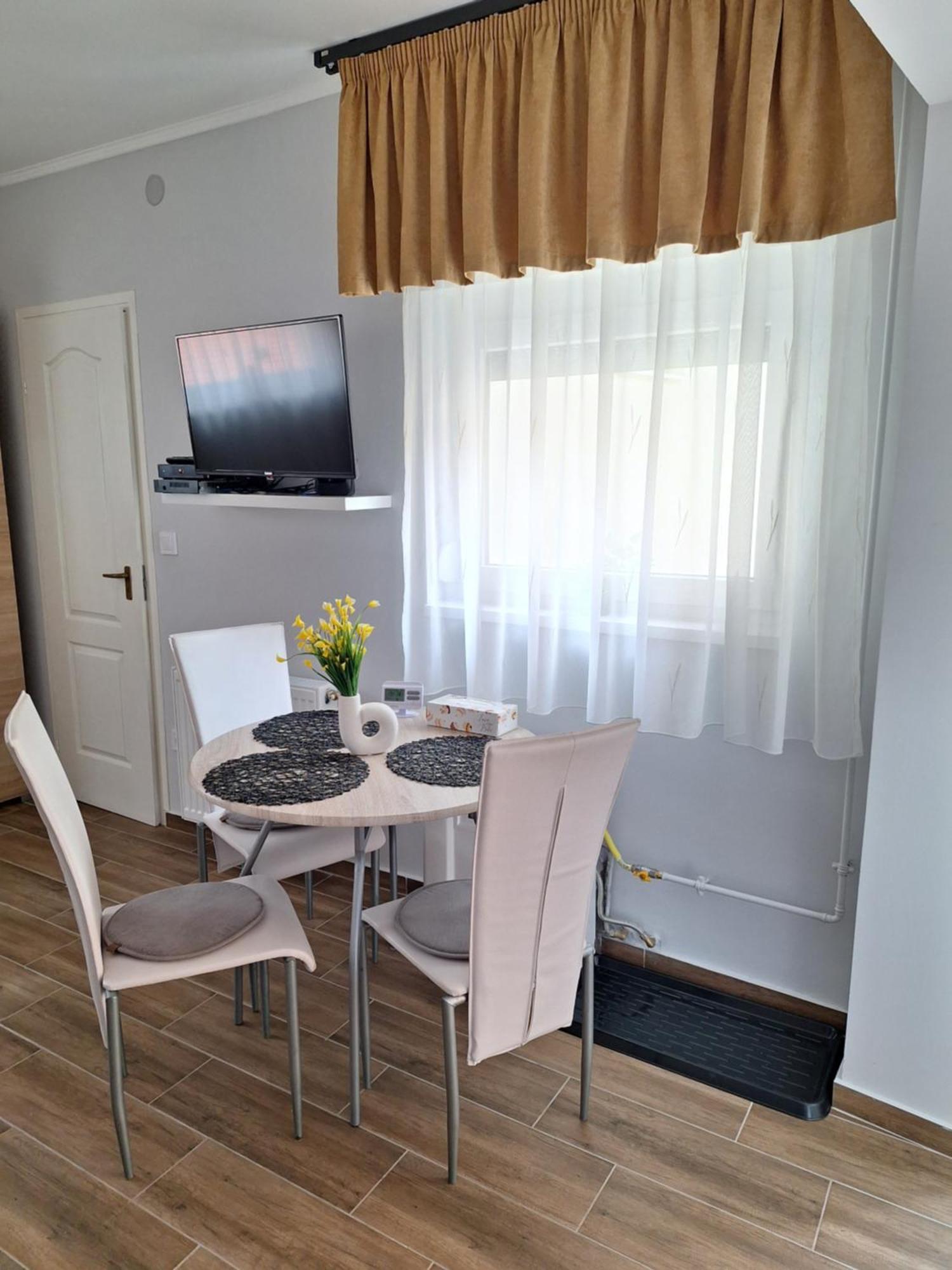 Varfal Apartman Eger Extérieur photo