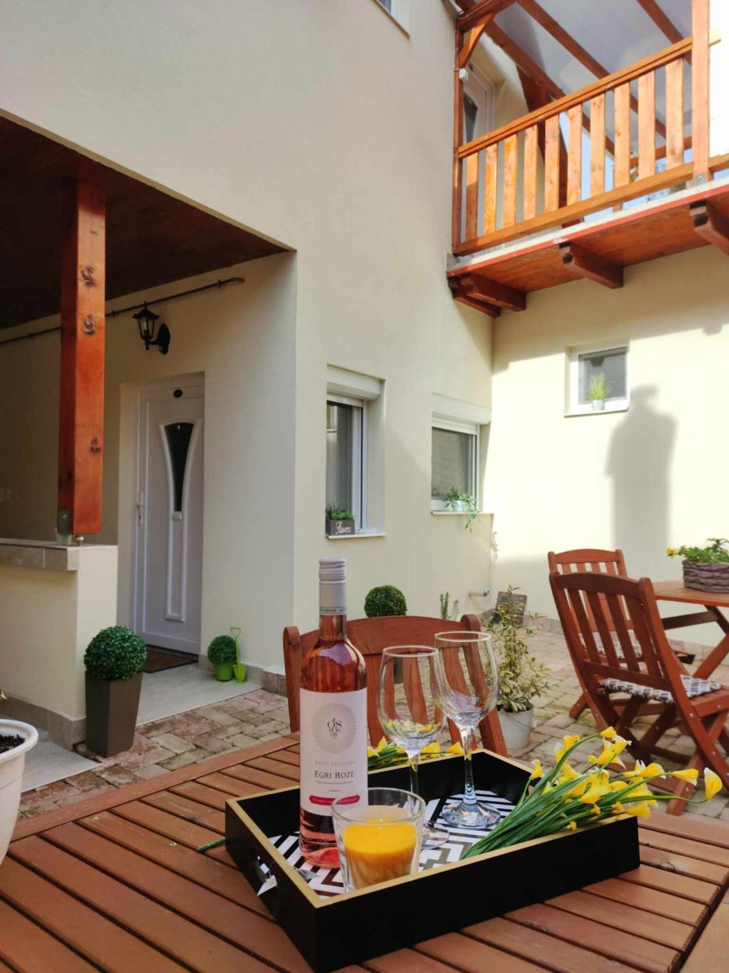 Varfal Apartman Eger Extérieur photo