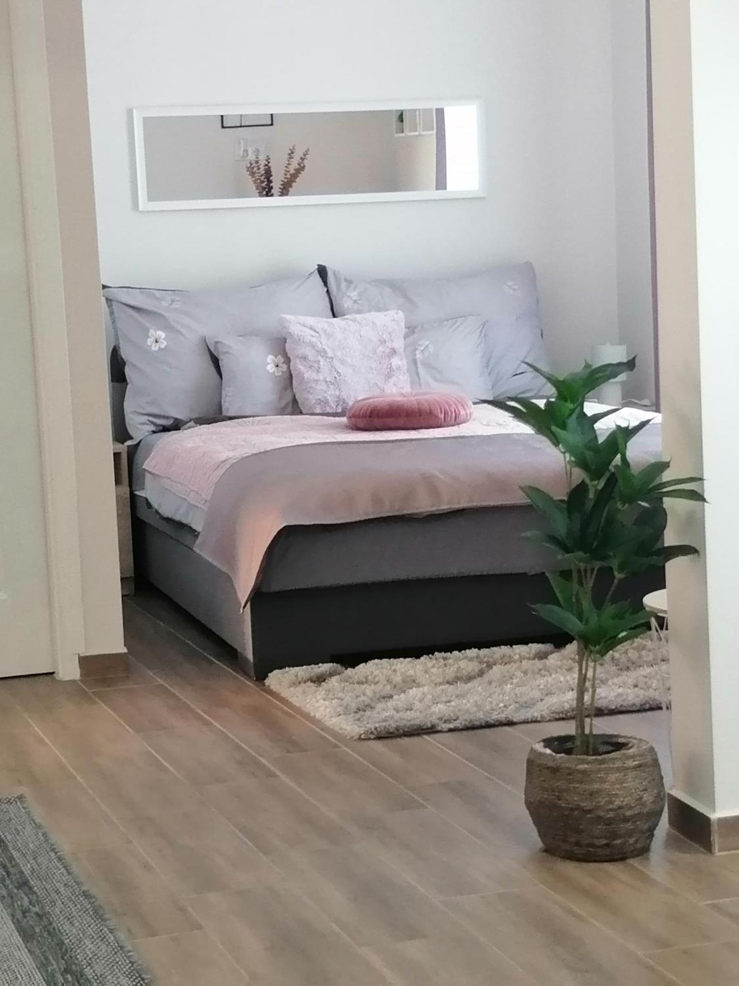 Varfal Apartman Eger Extérieur photo