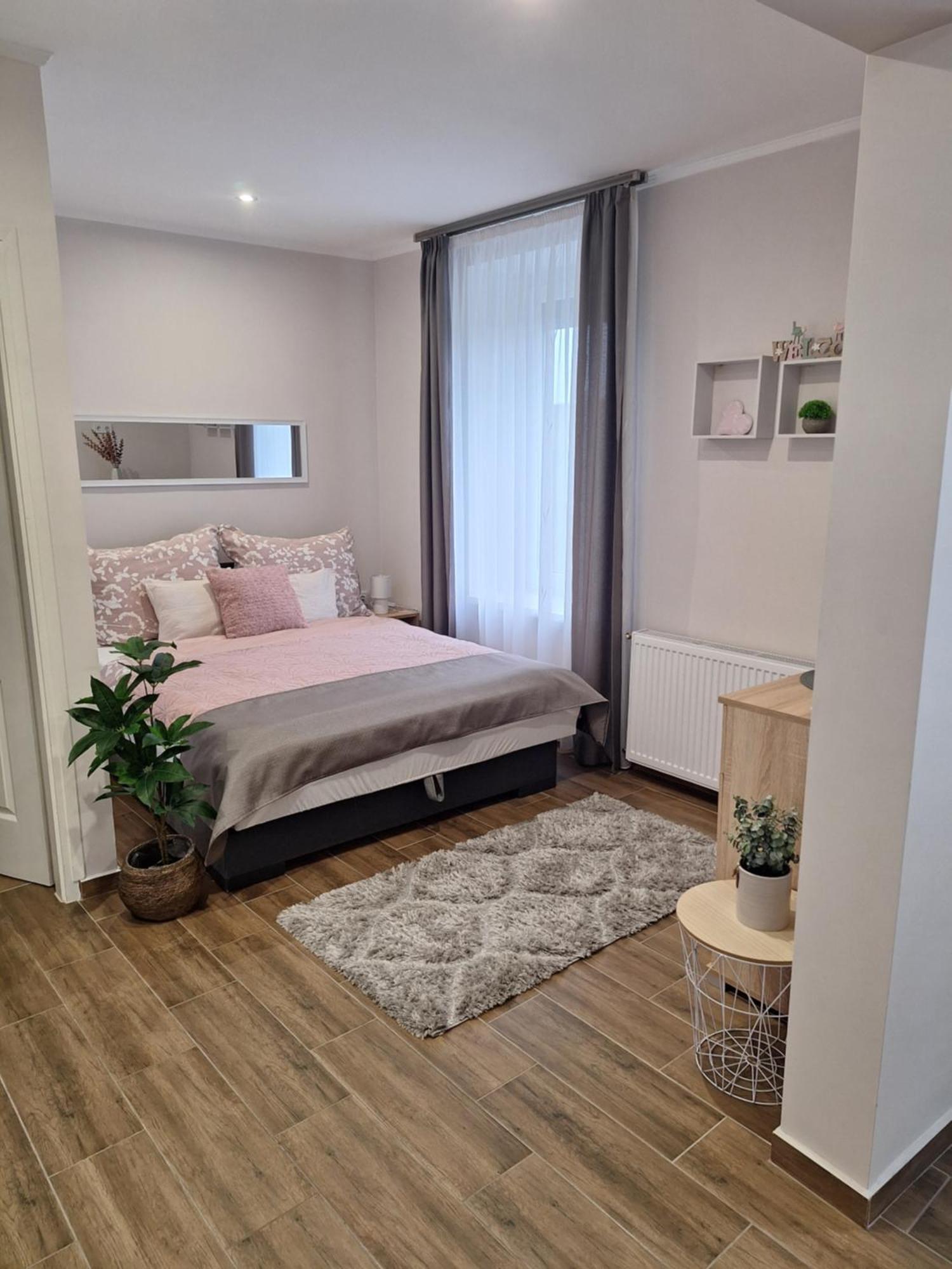 Varfal Apartman Eger Chambre photo